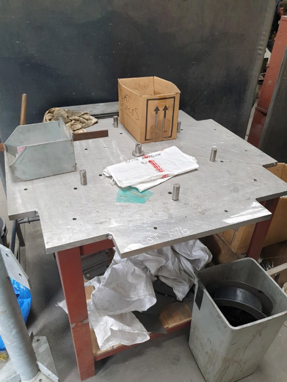 1200x1000mm metal frame fixture table - Lot locate...