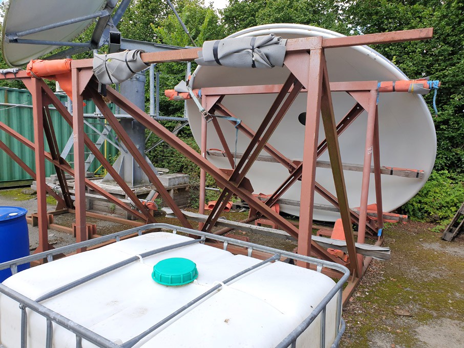 Steel reflectors stand for 3.7m reflector - Lot lo...