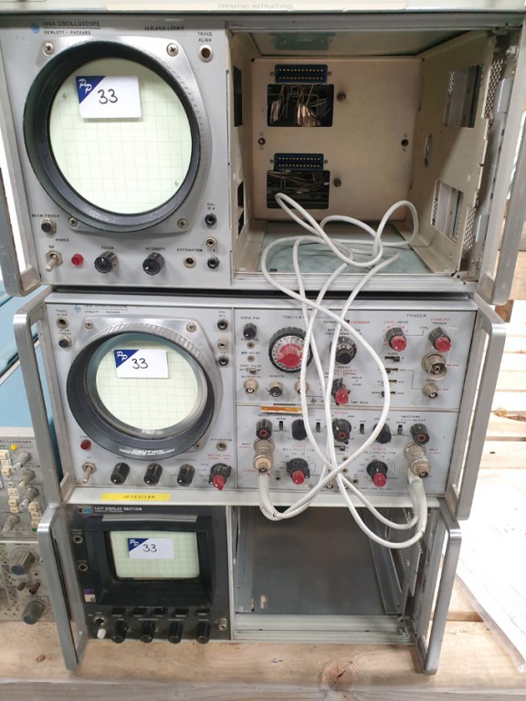 HP 141L oscilloscope with 1424A sampling time base...