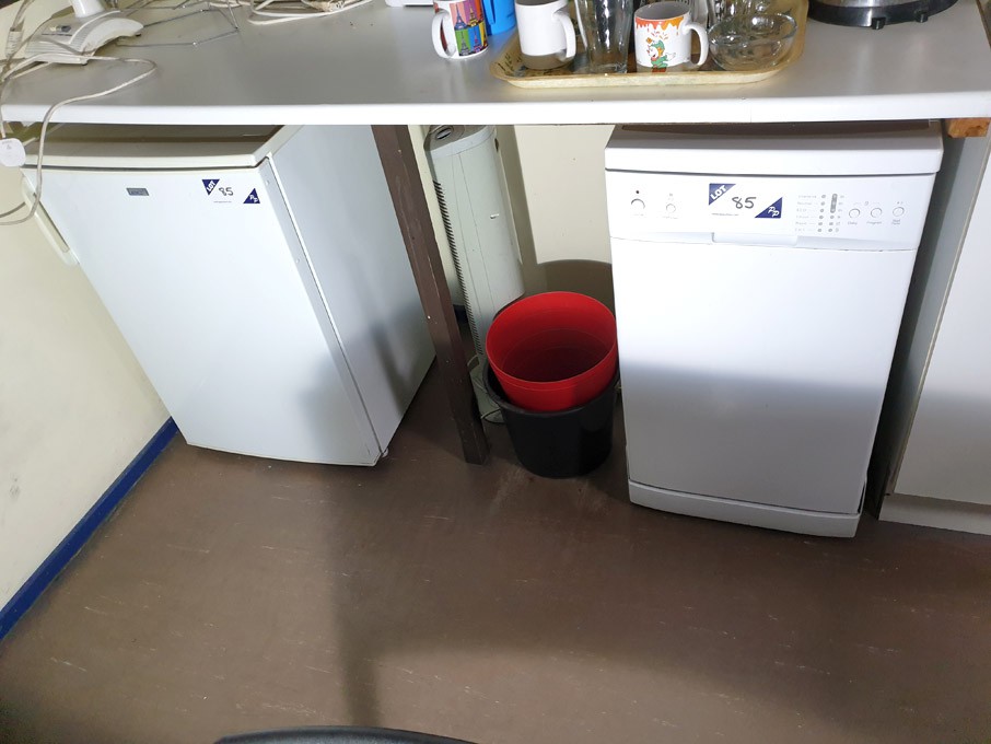 Currys Essentials CDW45W13 slimline dishwasher, LE...