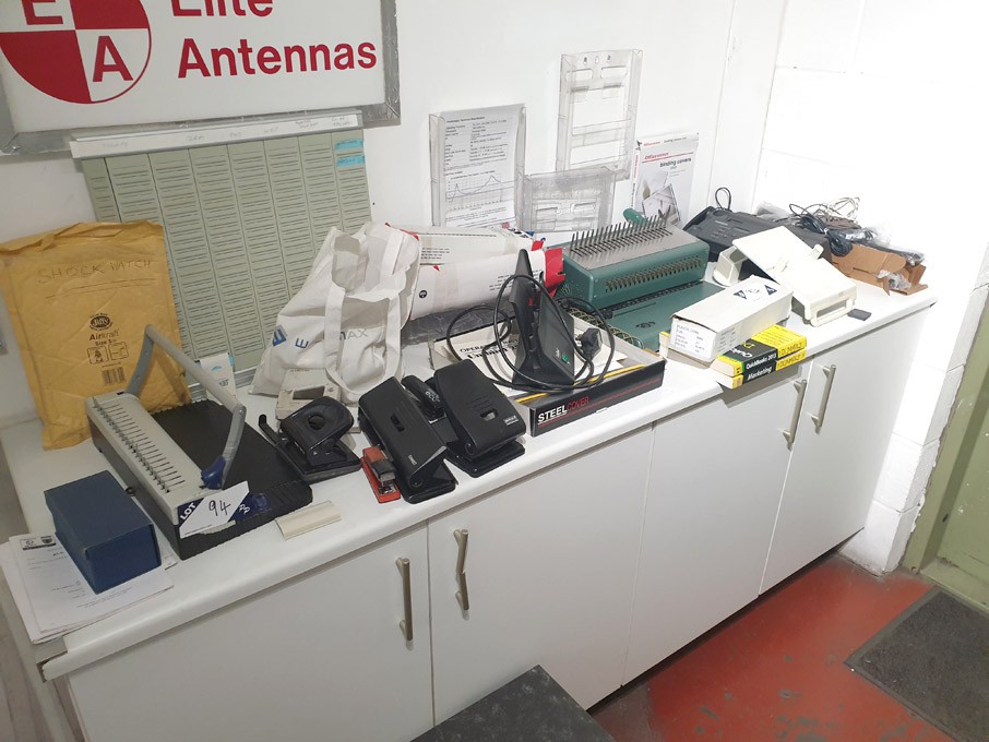 Qty various office equipment / stationery inc: Uni...