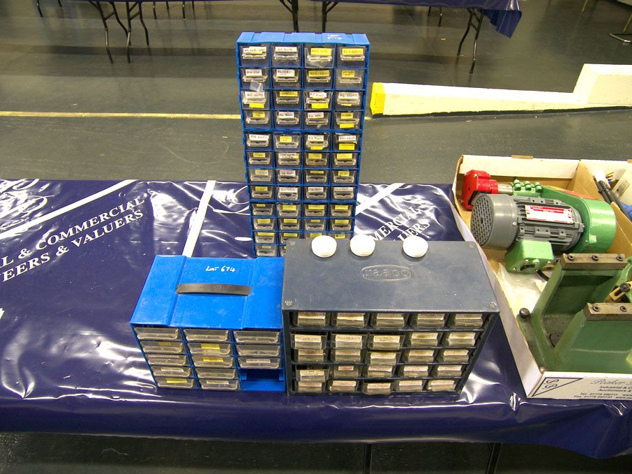 AMEND - Should read '3x multi compartment storage...