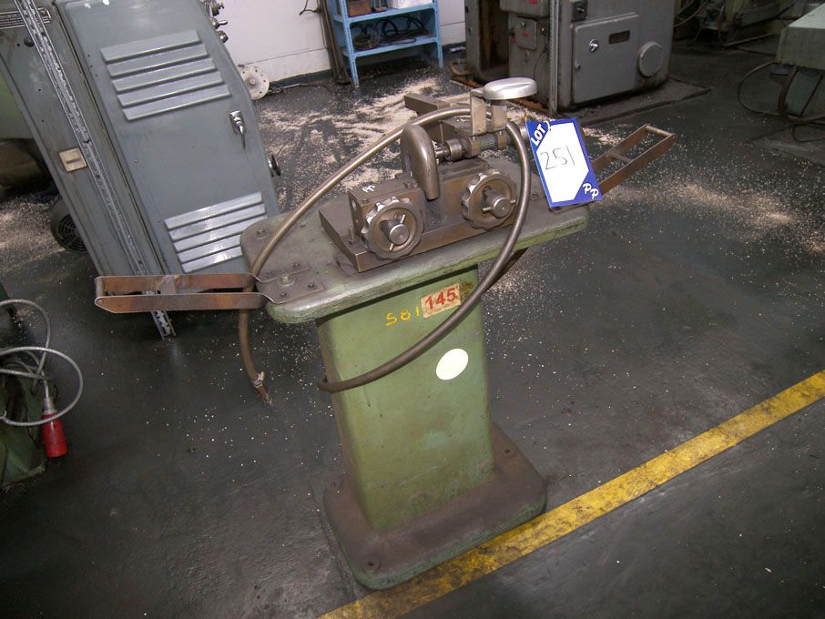 Pneumatic 2" slitting saw on Jones & Shipman base