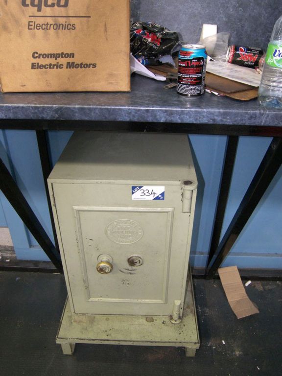 Thomas Perry fire resistant safe (no key)