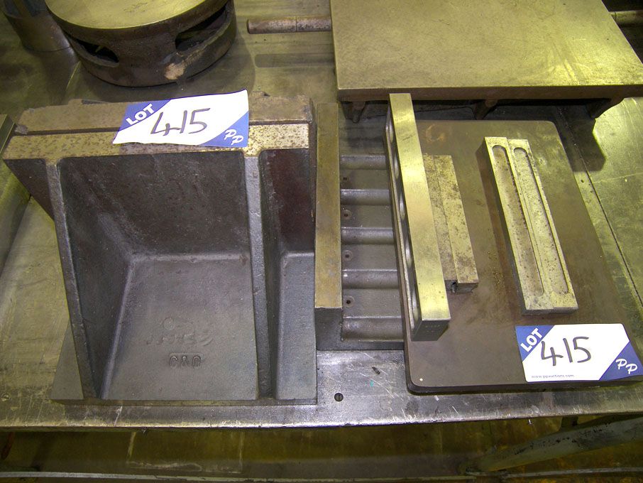 Pair 240x170mm CI angle plates, 300x200mm CI surfa...