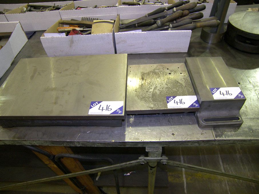 450x300mm & 230x230 CI surface plates & similar CI...