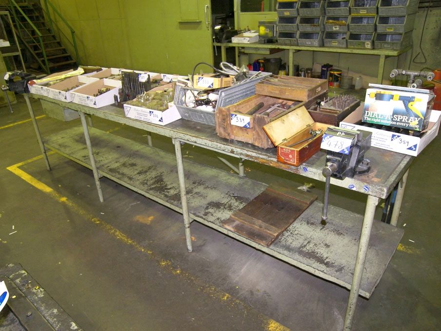 3200x650mm workbench with 2x Record No4 bench vice...