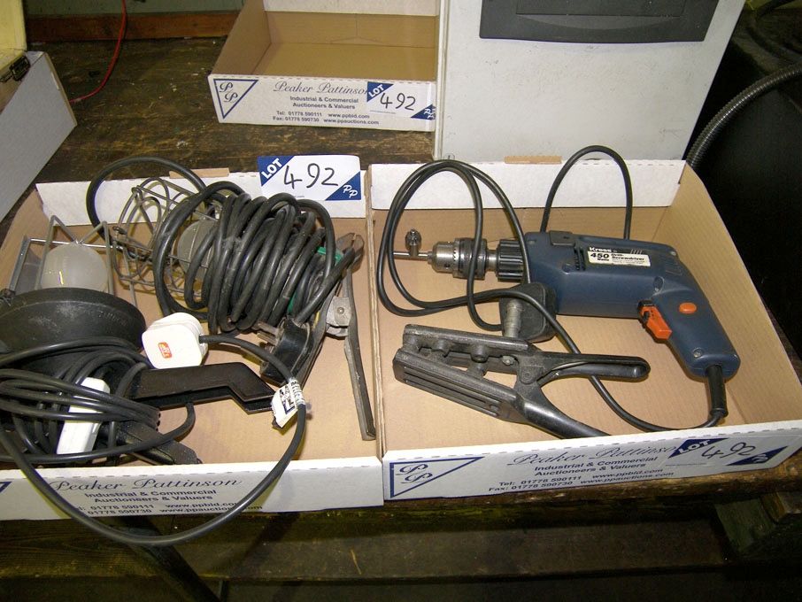 Kress 240v, 450W drill, 2x 240v lead lights