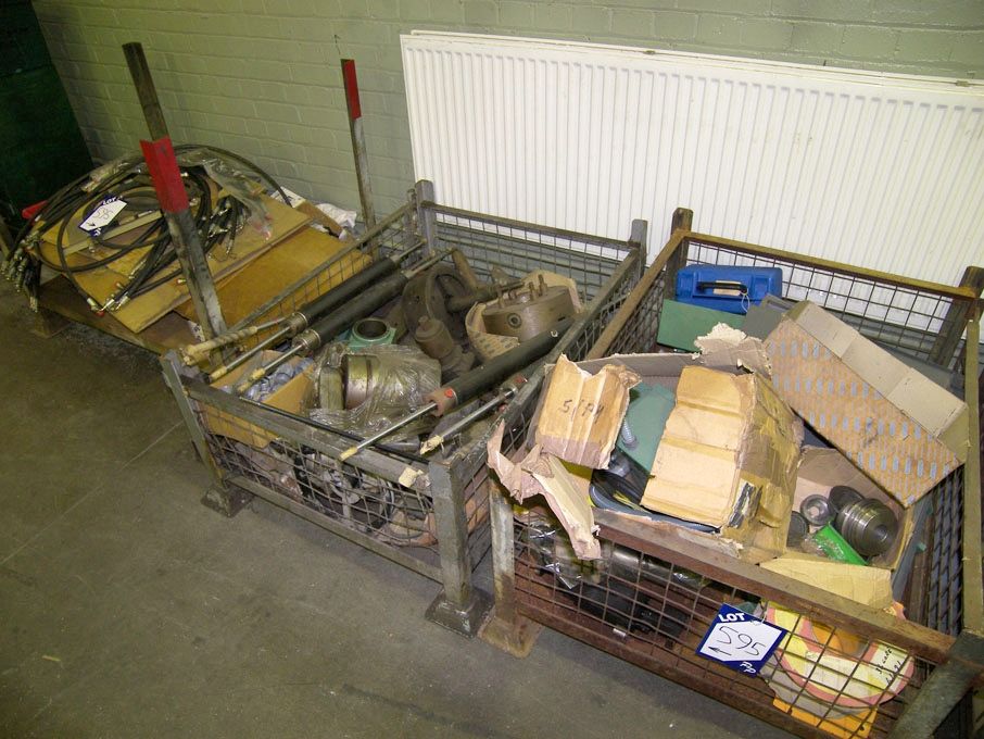 Qty miscellaneous spares inc: hydraulic hoses, pan...