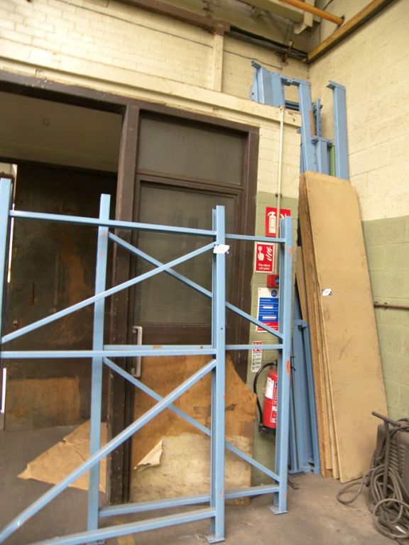 Qty various heavy duty boltless pallet racking