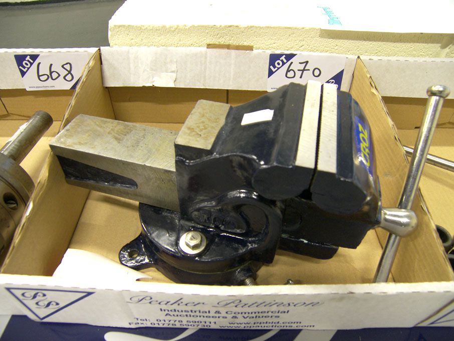 Croz 4" bench vice with swivel base