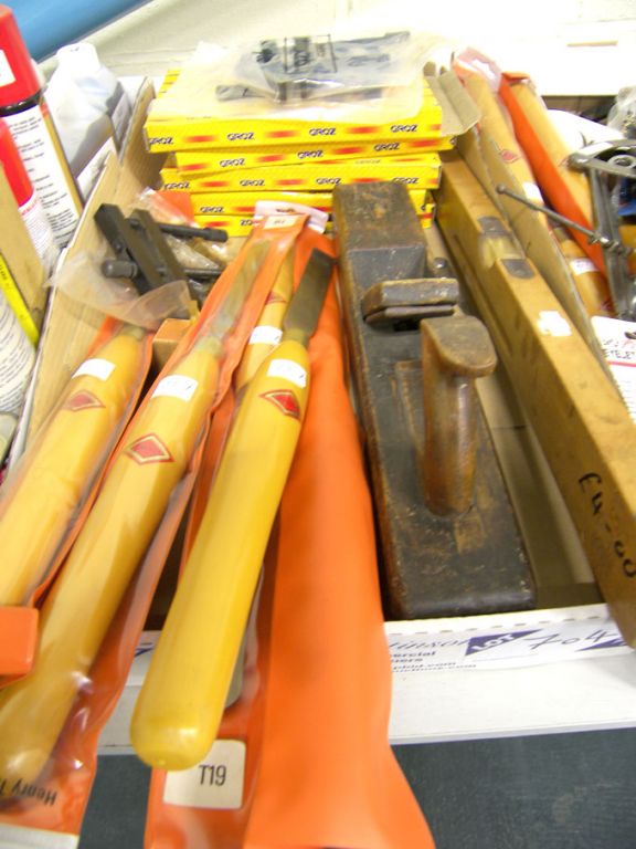 Qty wood chisels, clamps, spirit levels etc (mainl...