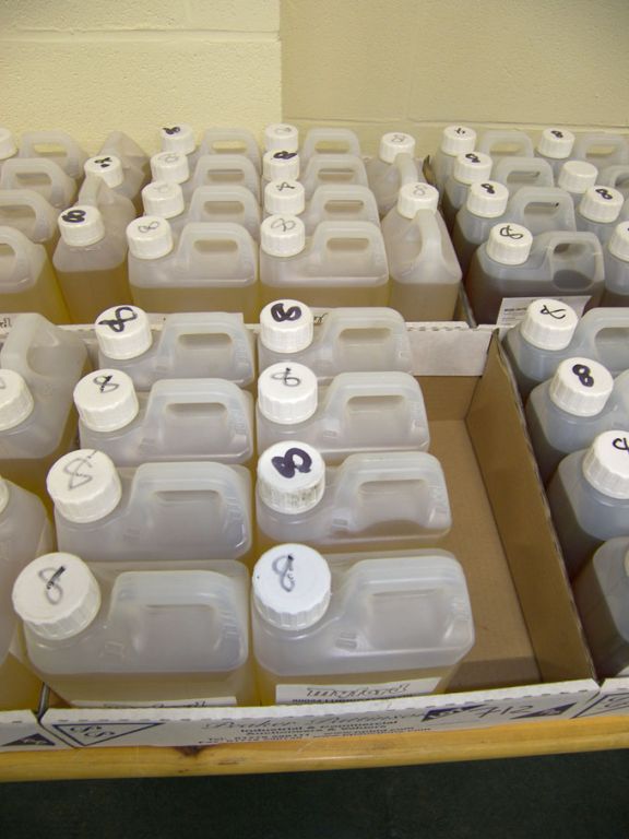 20 bottles Nuto H32 lubricating oil