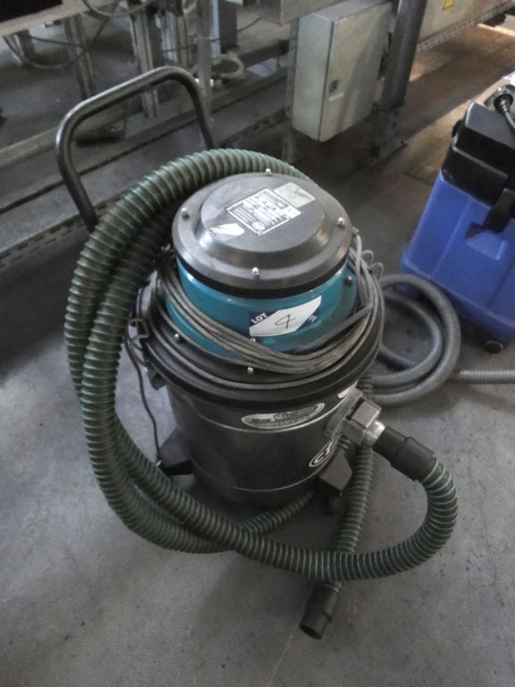 CFM 104 industrial vacuum cleaner, 1000W, 240v (20...