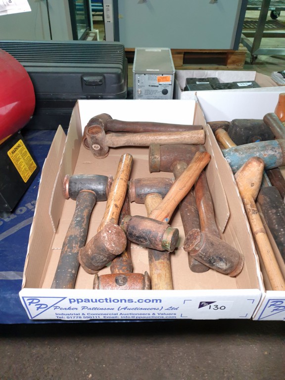 Qty various copper head wooden handle hammers - Lo...