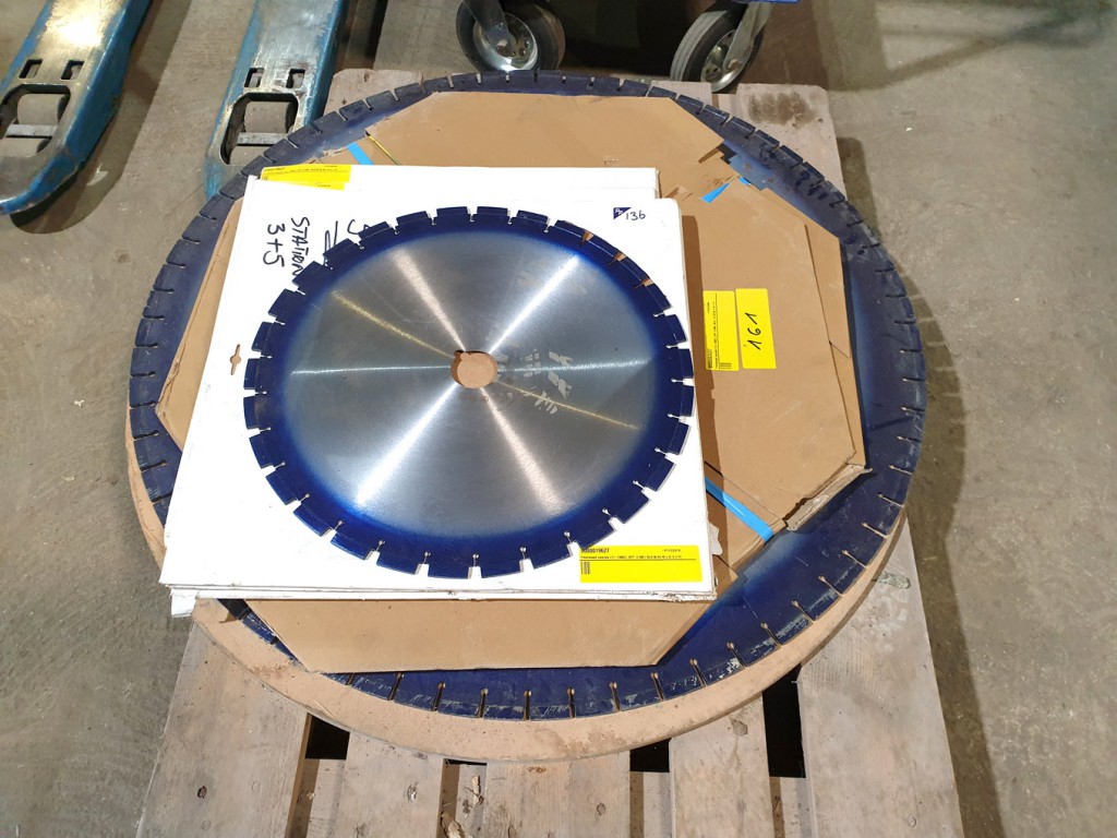 Qty various Titan prestressed concrete cutting bla...