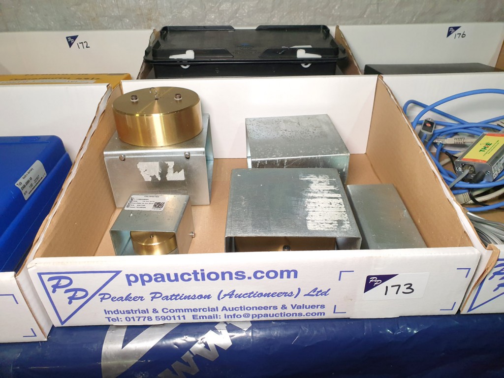Brass weights, 5g / 2.5kg - Lot Located at: PP Sal...