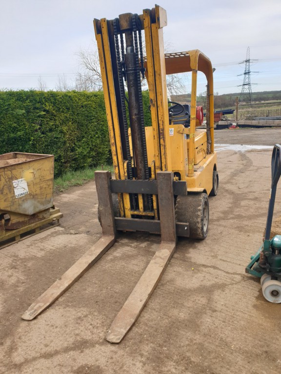 Hyster S100 gas forklift truck, 10,000lb capacity...