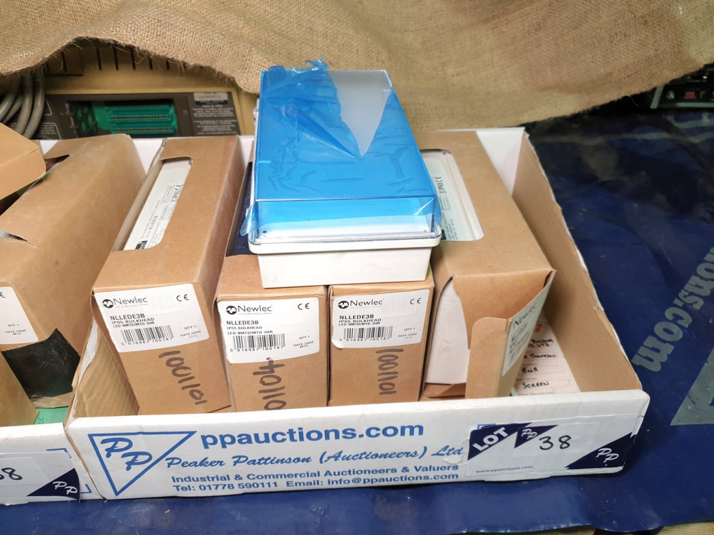 10x Newlec NLLEDE3B self contained emergency light...