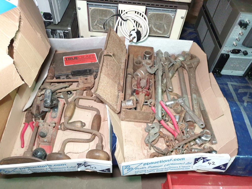 Qty various hand tools inc: pliers, sockets, plane...