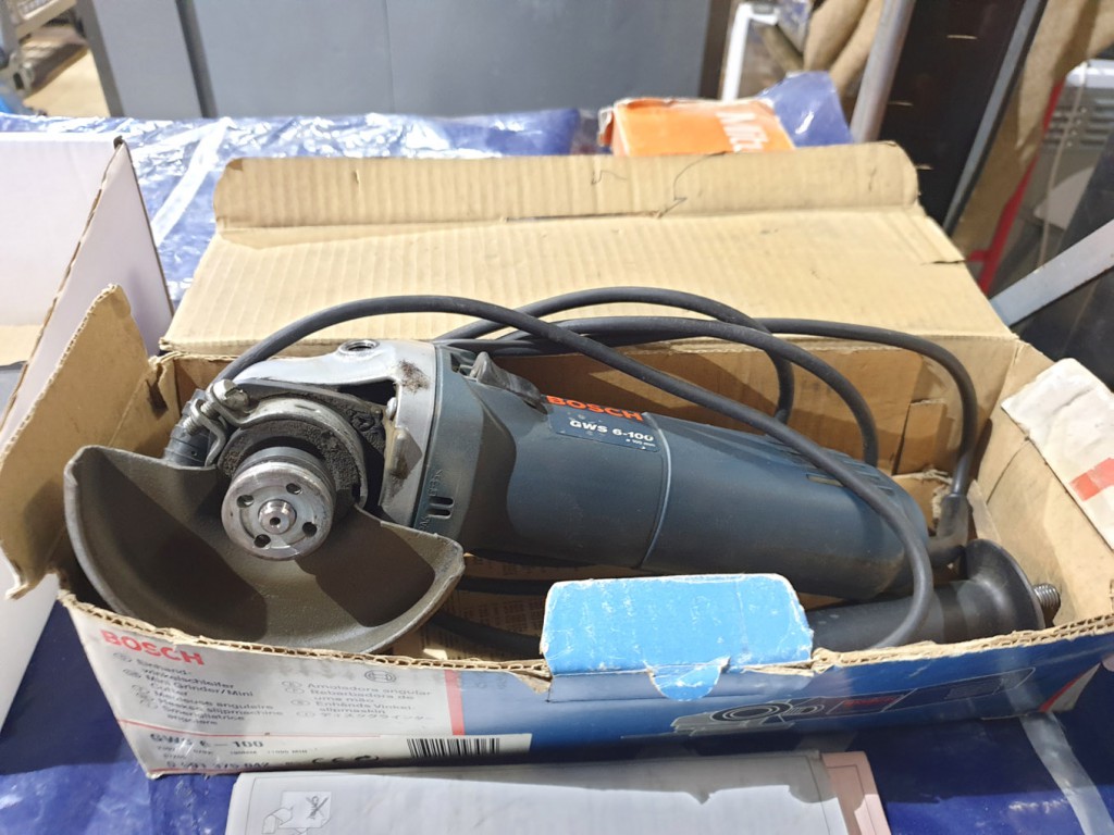 Bosch GWS6-100 mini grinder, 100mm dia, 240v (boxe...