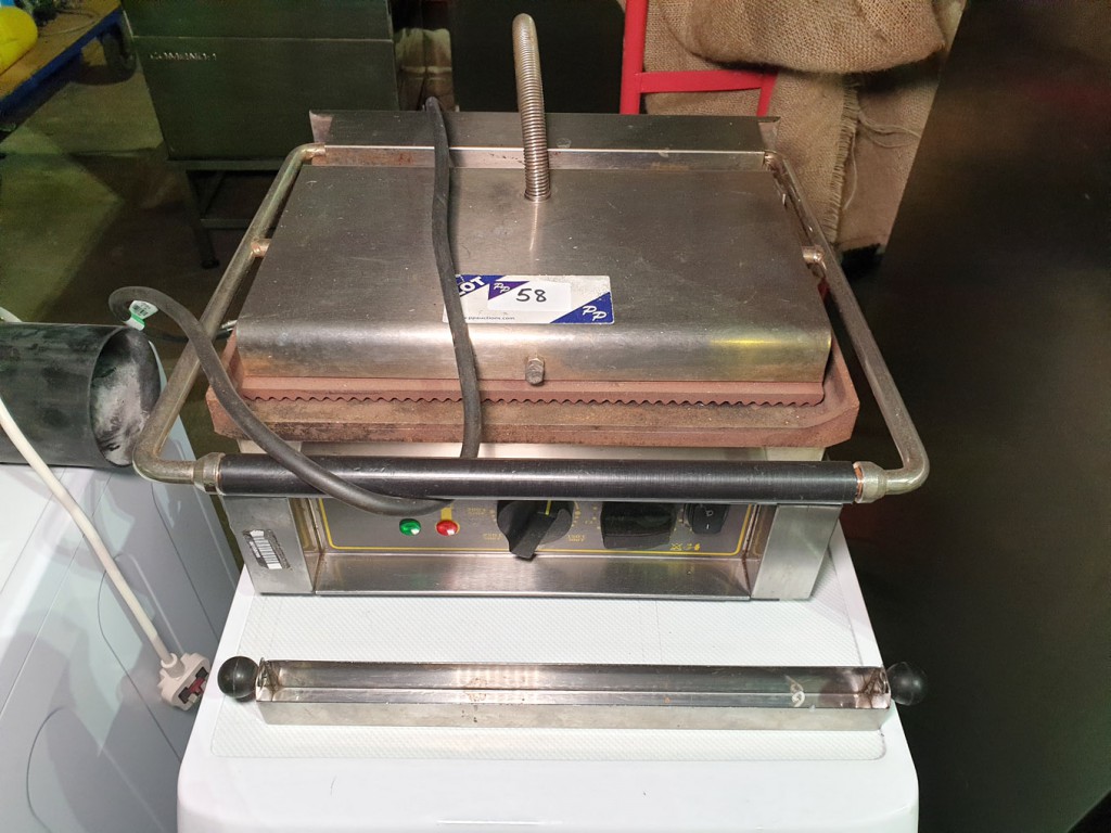 Rollergrill panini maker, 240v - Lot Located at: P...