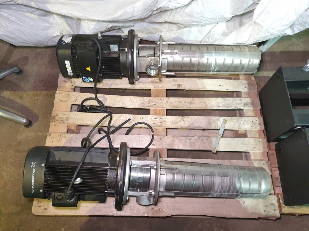 2x Grundfos MG1325C2 submersible pumps - Lot Locat...