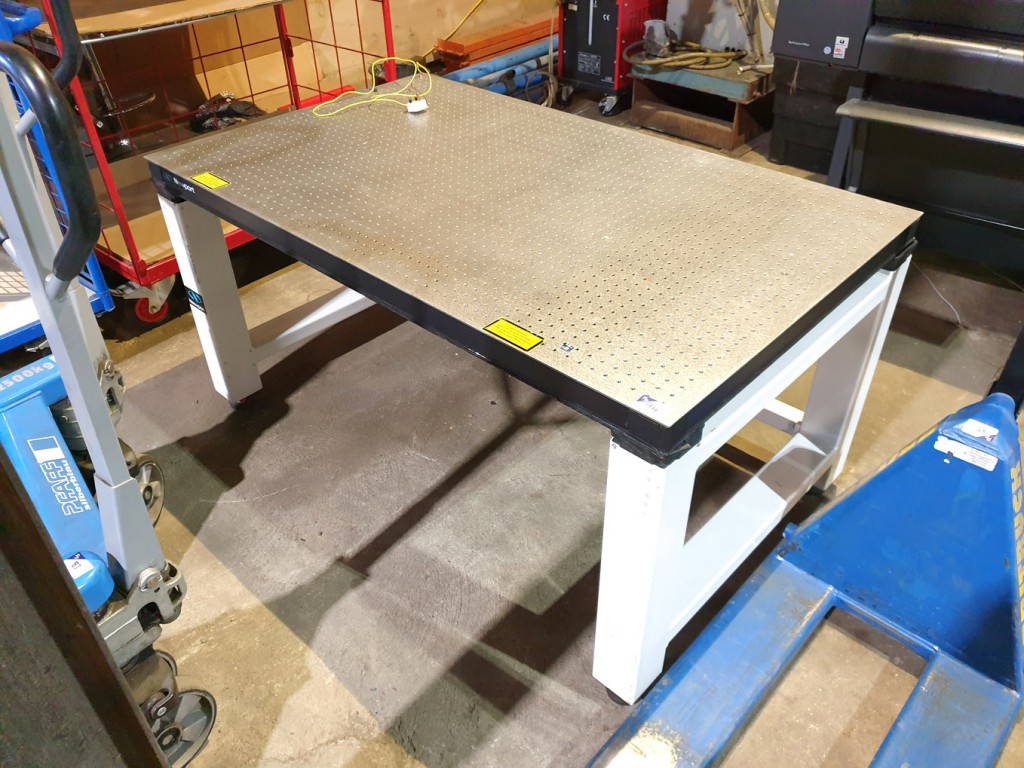 Newport 1500x900mm anti-vibration table - Lot Loca...