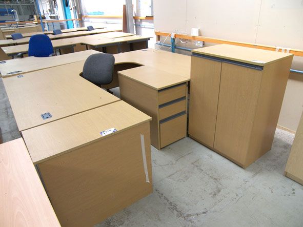 Qty light oak effect office furniture inc: 1800x12...