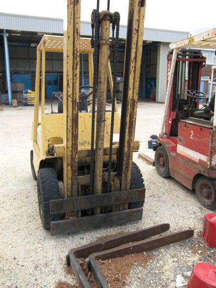 Toyota gas forklift truck, 2000kg capacity (spares...