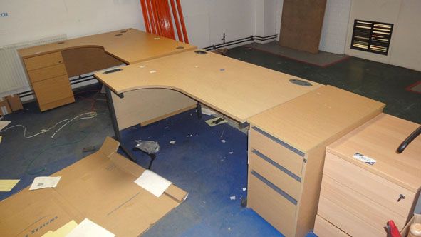 2x 'L' shape office desk, 1800x1600mm & 1600x1200m...