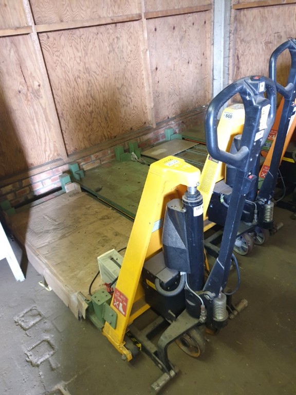 Liftmate 1000kg battery operated high lift pallet...