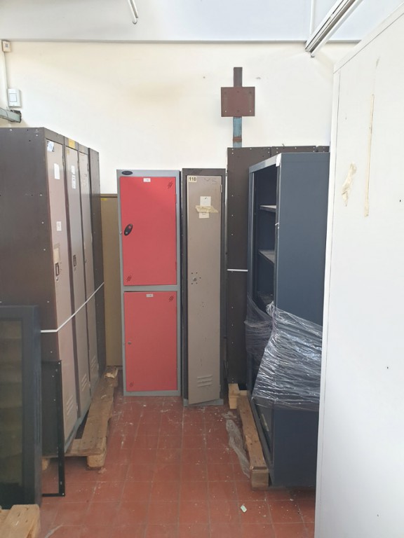 Qty various size metal personnel lockers & cabinet...