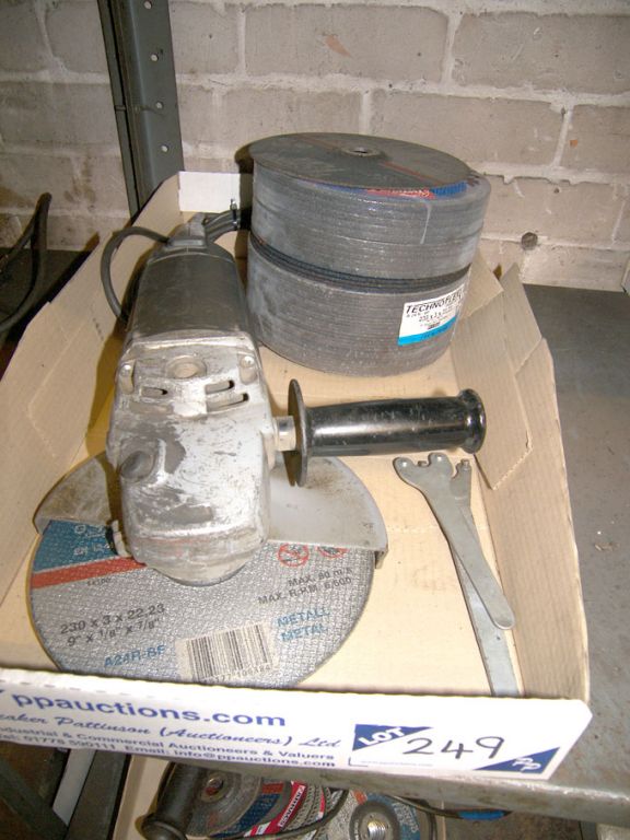 Bosch GWS-20-230 angle grinder, 240v with Qty 230m...