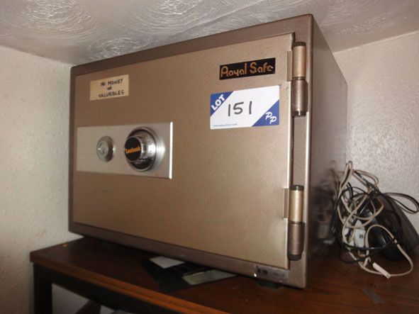 Royal R10 safe 280x300x350mm approx internal dimen...