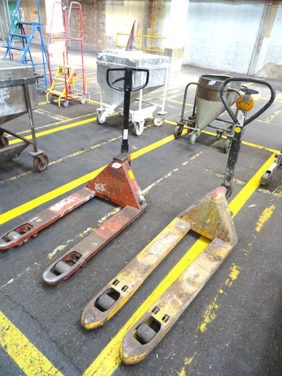 BT Rolatruc manual pallet truck, similar manual pa...