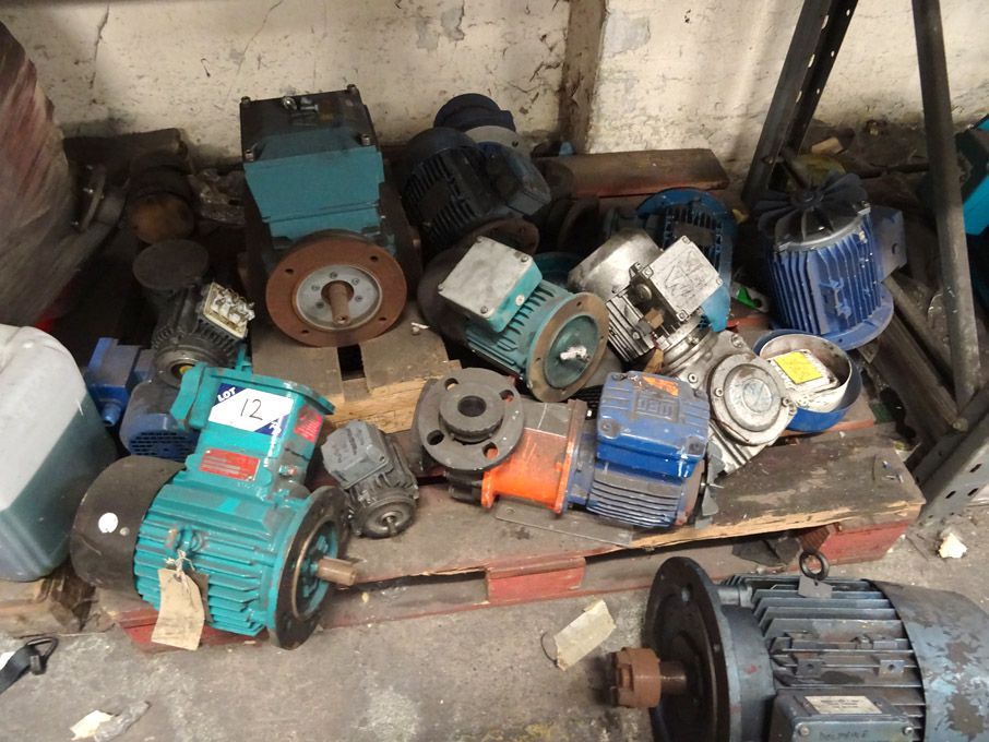 Qty various motors, pumps on pallet