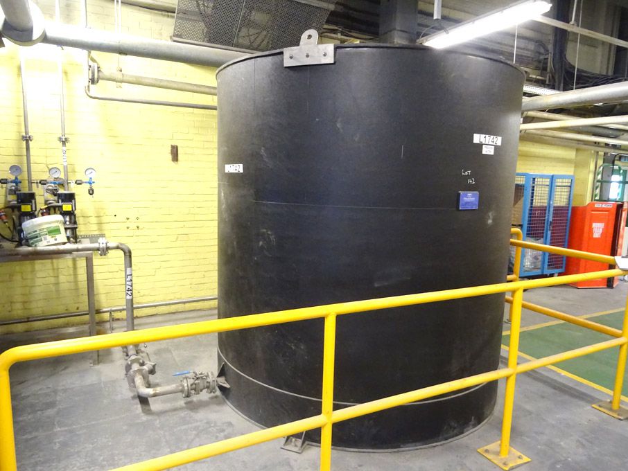 Flocktons plastic water tank, 2300mm dia x 2400mm...