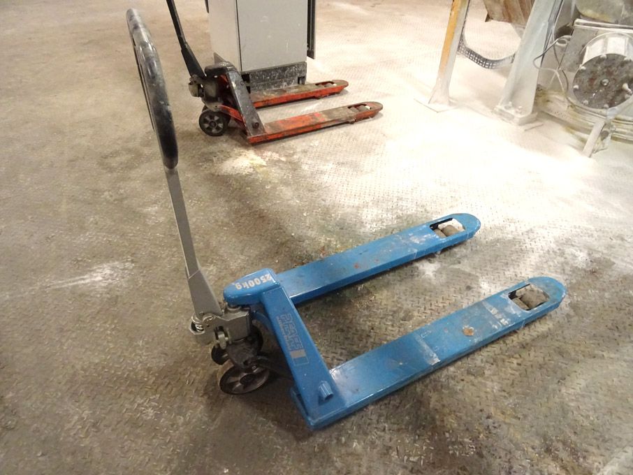 PEAFF 2500kg capacity manual pallet truck (2015) (...