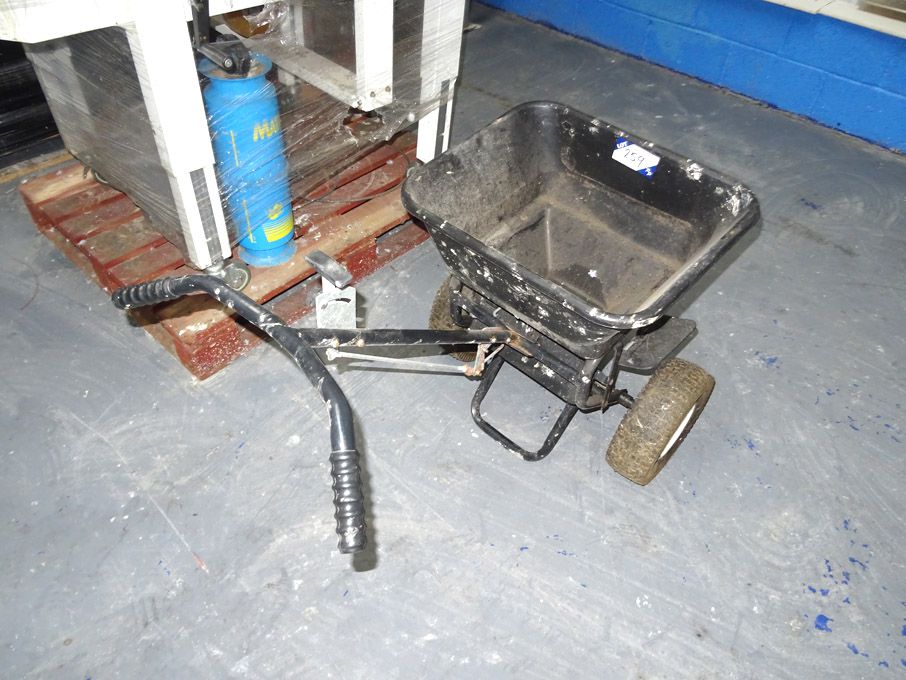 Push along manual salt sprayer