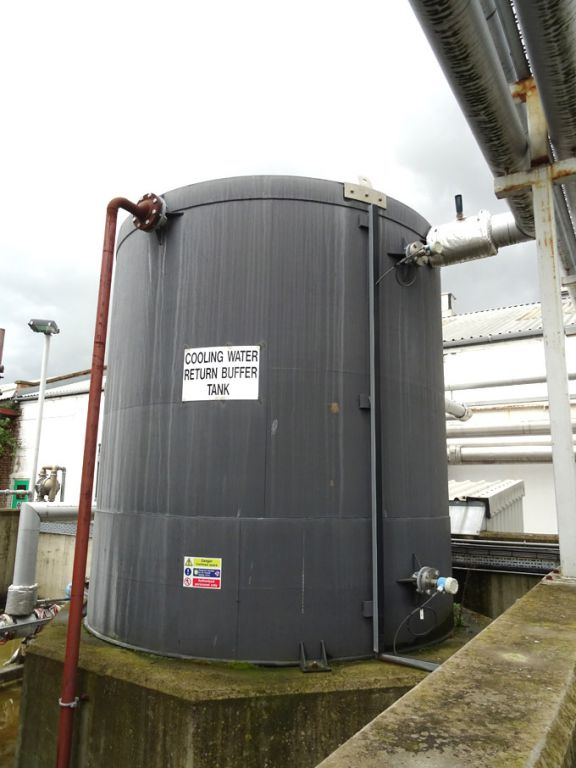 Ian Flackton plastic water tank, 2.6m dia x 2.5m h...