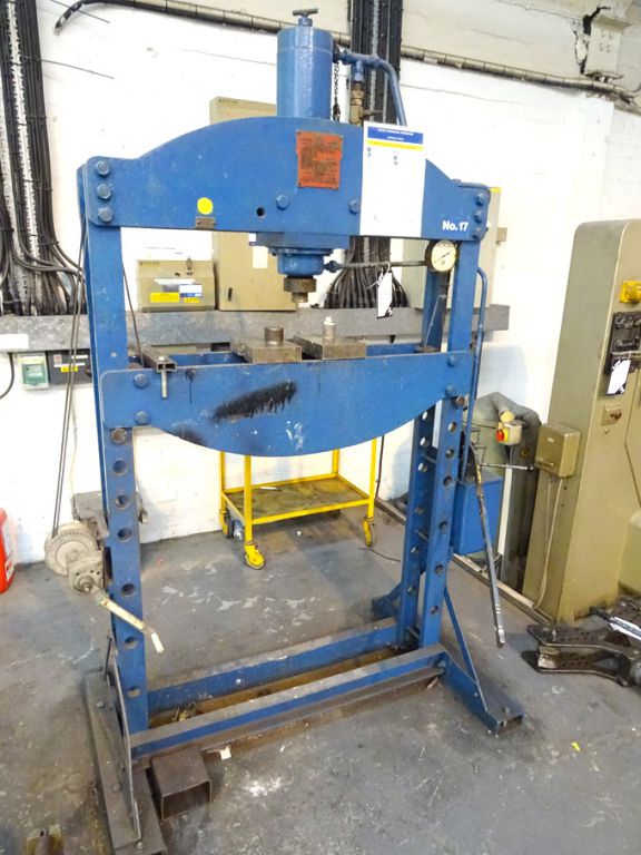 VL Churchill 37UC hydraulic garage press, adjustab...