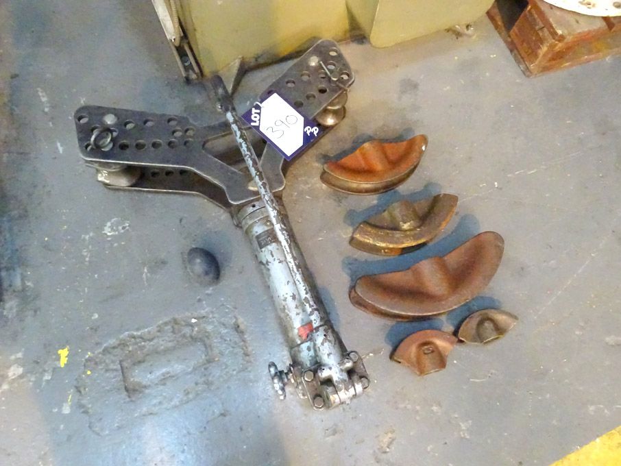 Hydraulic bar bender