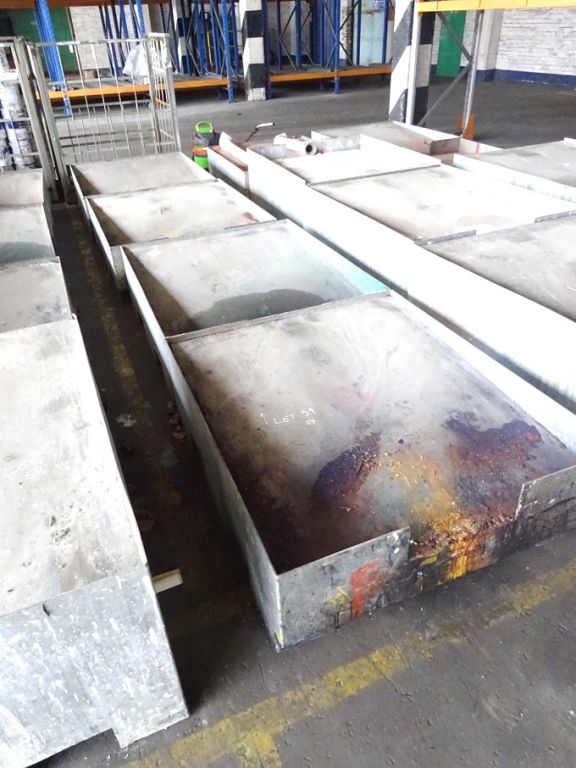 4x metal forkable paint trays, 1250x1050mm approx.