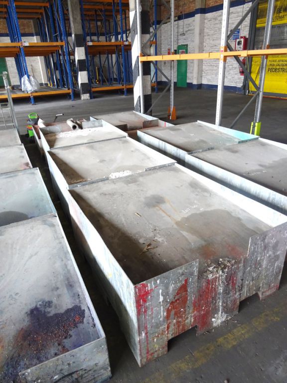 4x metal forkable paint trays, 1250x1050mm approx.