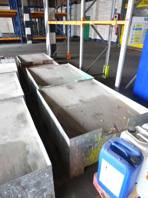 4x metal forkable paint trays, 1250x1050mm approx.