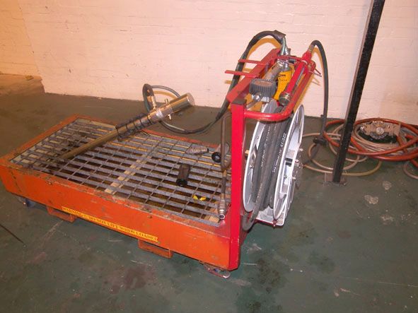 Mobile / forkable barrel feed oil dispenser