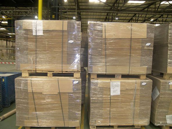 640x cardboard boxes, 550x620x820mm on 8 pallets