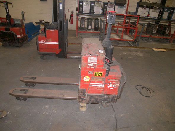 BT LT2000 electric ride on pallet truck, 2000kg ca...