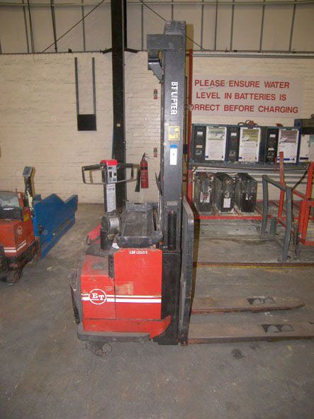 BT LFS1250 electric ride on high lift pallet truck...